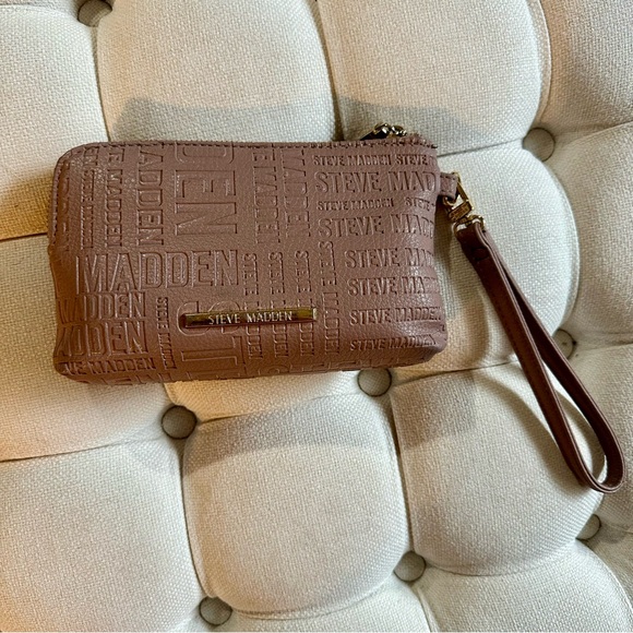 Steve Madden Wallet Wristlet - Picture 1 of 7